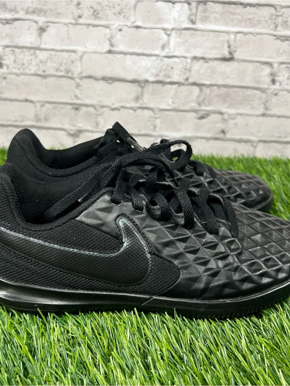 Nike Black Tiempo Legend Futsal Club IC Soccer Shoes Youth Size 3.5Y